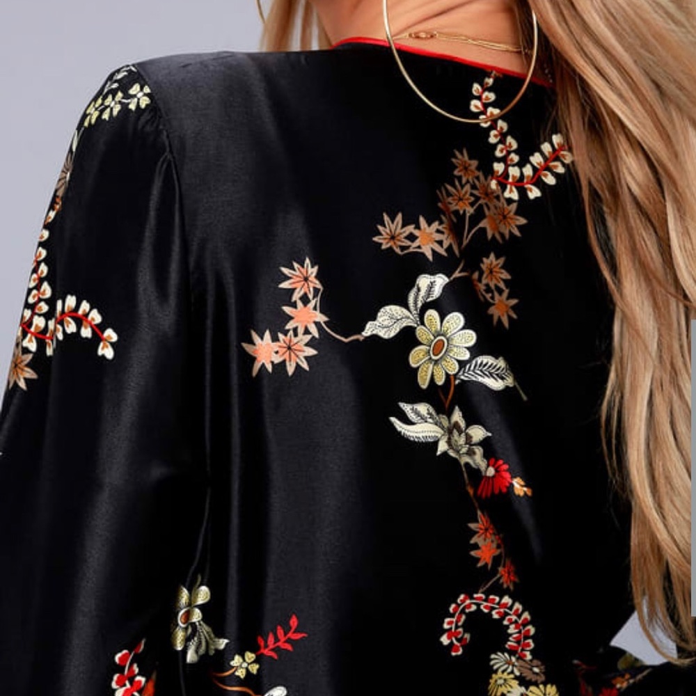 Lulu’s Black Print Satin Kimono - Picture 4 of 8